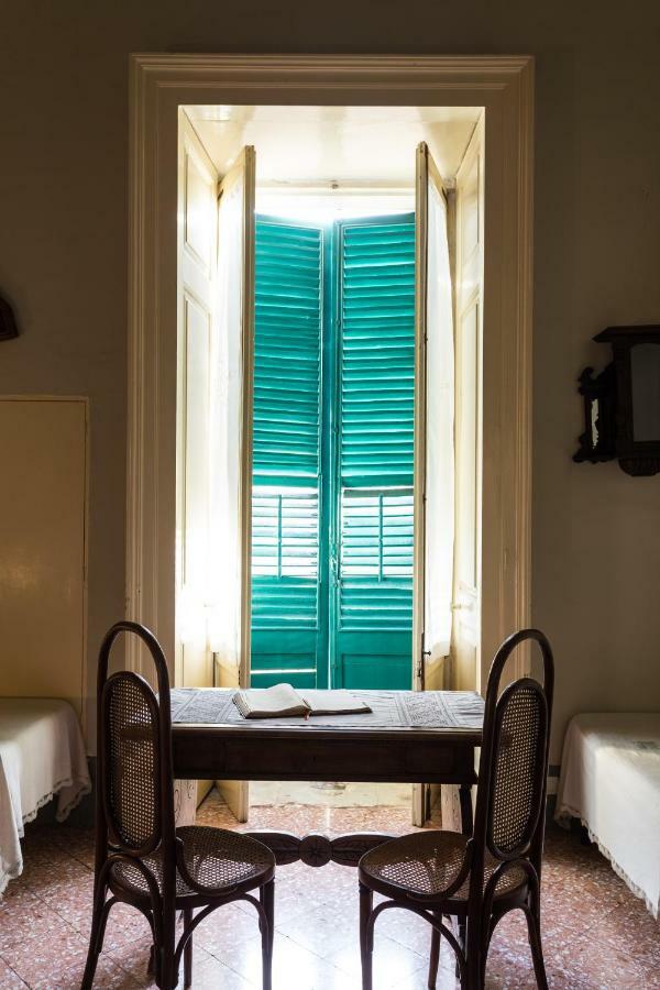 Palazzo Leuzzi B&B Галатоне Экстерьер фото