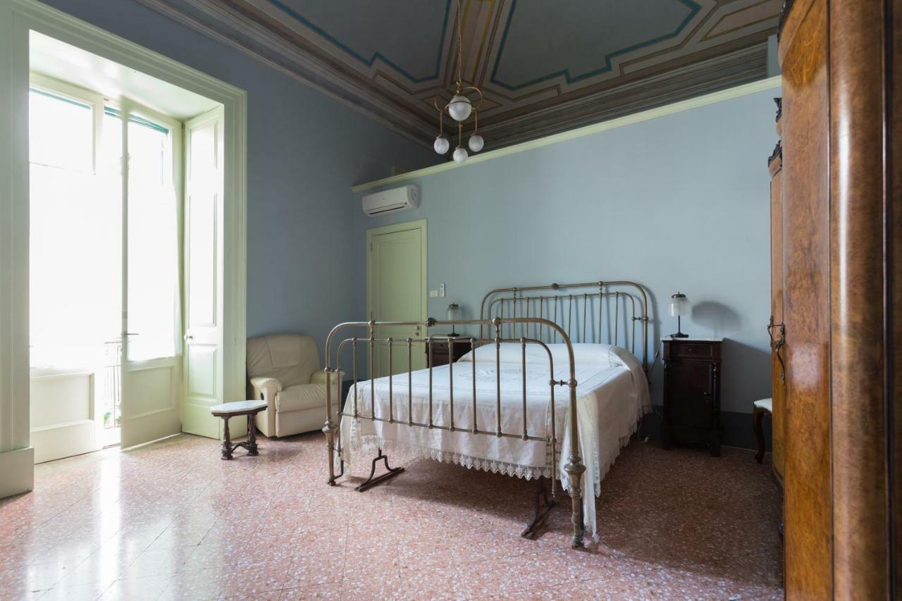 Palazzo Leuzzi B&B Галатоне Экстерьер фото