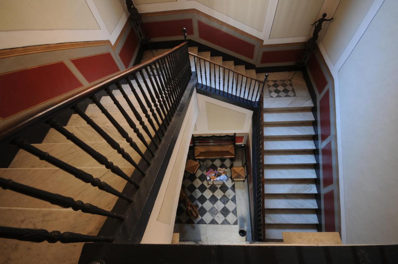 Palazzo Leuzzi B&B Галатоне Экстерьер фото